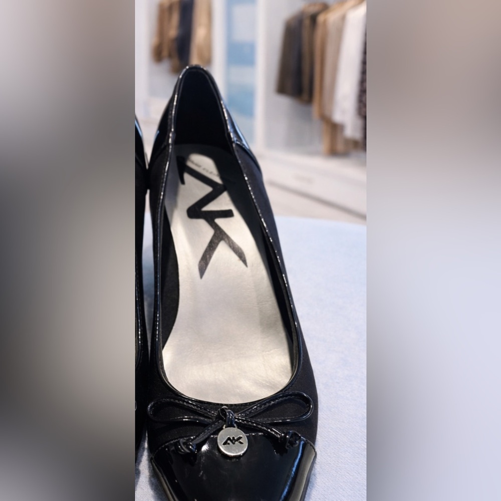 Anne Klein Sport Black Patent Wedge Pumps Bow-Size 9 - Picture 3 of 7